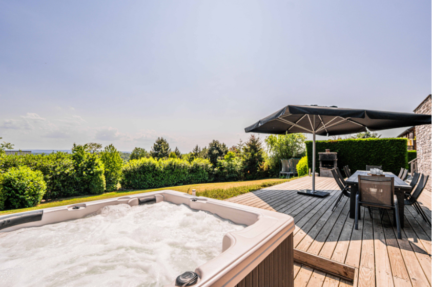 Jacuzzi in Chalet Durbuy XL - vakantiehuis Ardennen