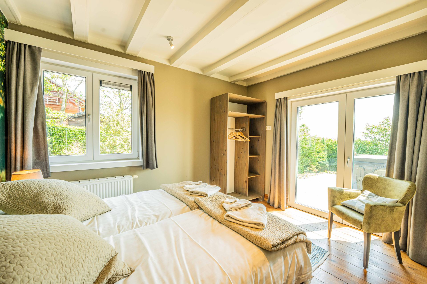 Slaapkamer met badkamer in Chalet Durbuy XL